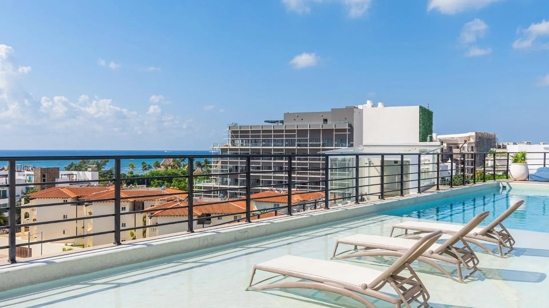 Beautiful Studio With Kitchen Ac Gym Pool Ocean View From The Rooftop Playa del Carmen Apartment